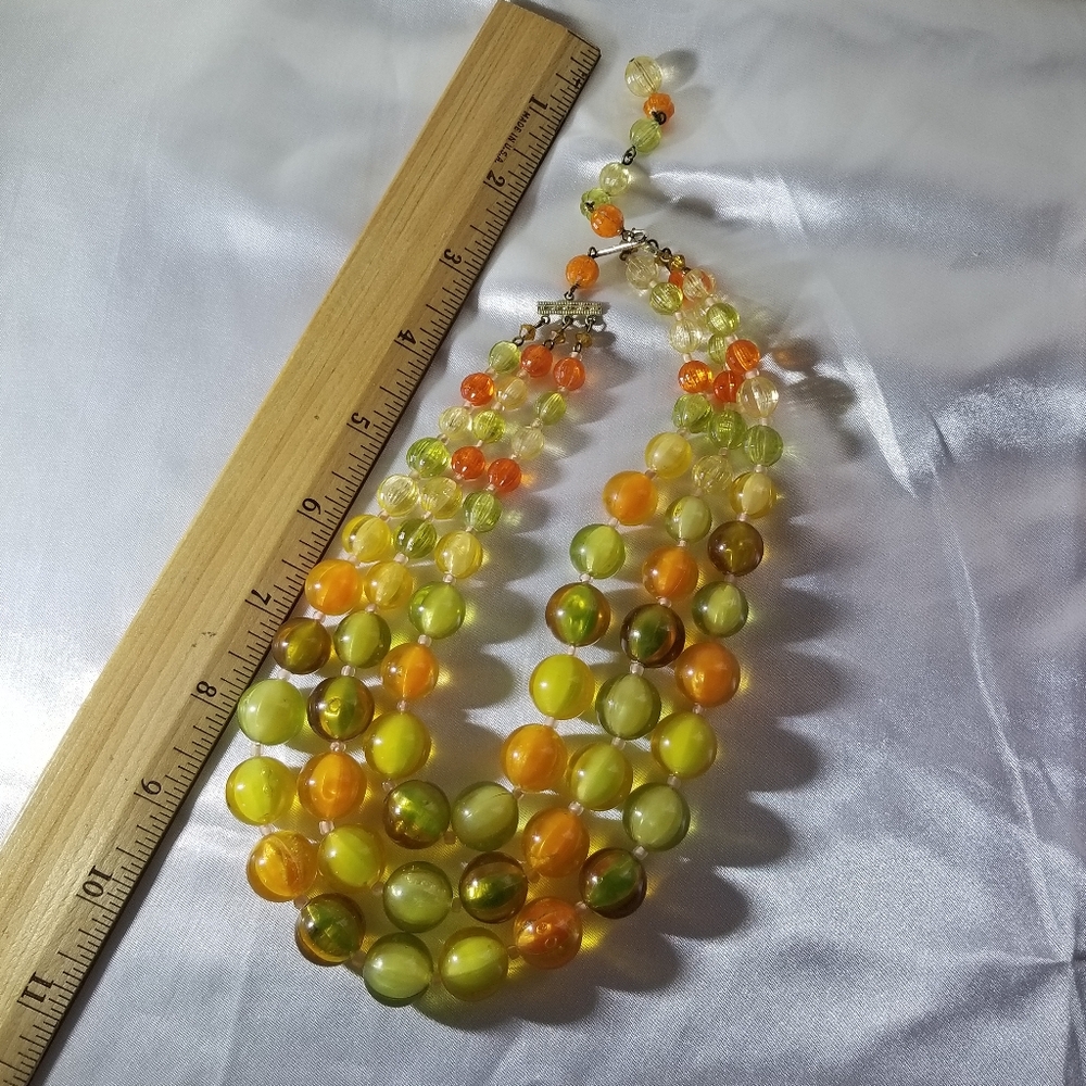 3 strand beaded necklace. Multicolor peach, green, tangerine. Circa 1950s/1960s. - Picture 10 of 14